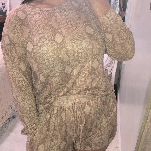 Cotton Bleu size small tan snakeskin print sexy pajama shorts outfit - Picture 3 of 4